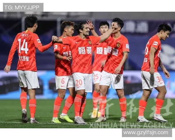 恒大与建业激战成平局赛场精彩瞬间回顾与分析 恒大与建业激战成平局赛场精彩瞬间回顾与分析