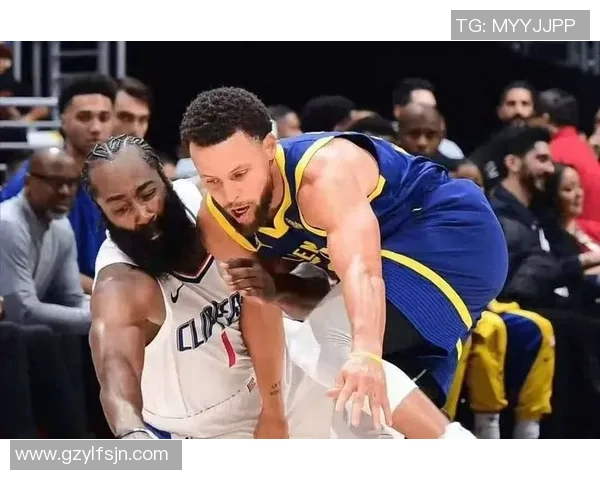 骑士队与勇士队激战正酣谁将笑到最后争夺总冠军荣耀 骑士队与勇士队激战正酣谁将笑到最后争夺总冠军荣耀