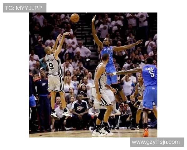 勇士与雷霆激战正酣NBA16赛季经典对决回顾与分析