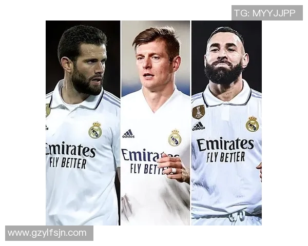 皇马与曼联决赛巅峰对决谁将捧起荣耀奖杯的传奇之战 皇马与曼联决赛巅峰对决谁将捧起荣耀奖杯的传奇之战