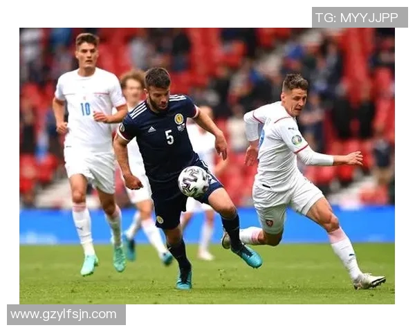 皮尔森与奥洛莫茨的精彩对决揭示足球战术与团队合作的魅力 皮尔森与奥洛莫茨的精彩对决揭示足球战术与团队合作的魅力