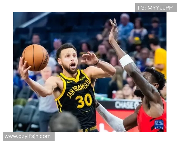 勇士与开拓者激战正酣比分背后揭示的比赛精彩瞬间